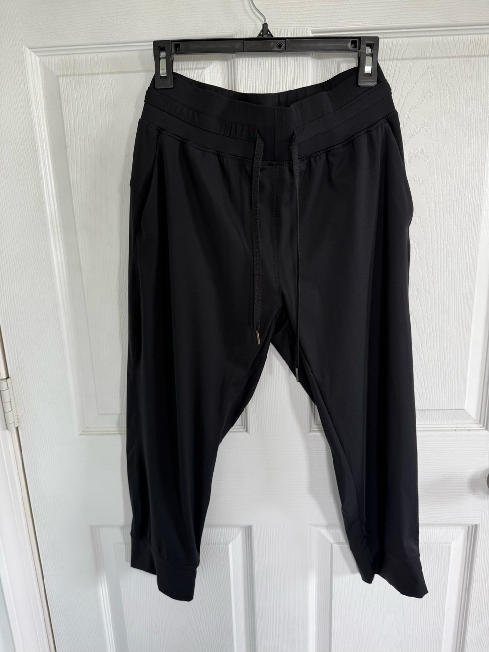 Lululemon athletica cropped oversized joggers black size 6 athleisure travel
